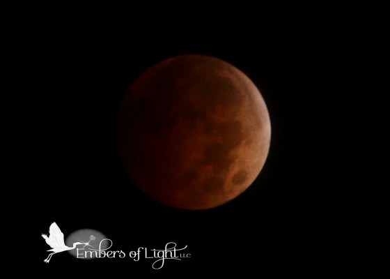eclipsed moon, full lunar eclipse
