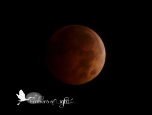 eclipsed moon, full lunar eclipse